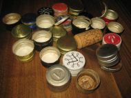 Lot med korker av noe eldre dato