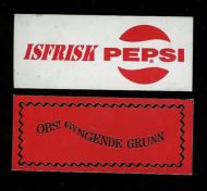 Reklamebrikke for PEPSI med tekst på baksida: OBS! GYNGENDE GRUNN