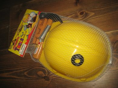 Sett med hammer og hjelm. Fra 3 år og oppover.