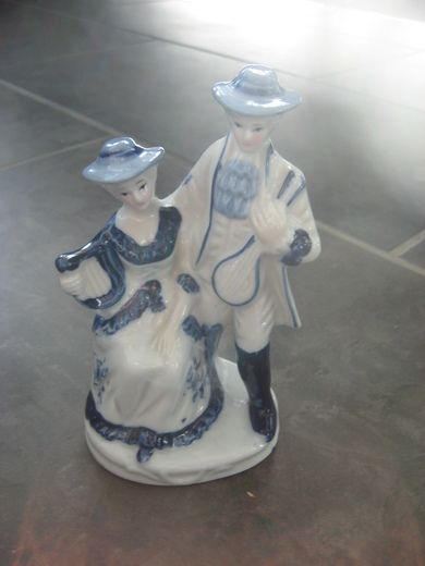 Pen porselensfigur ca 19 cm høg