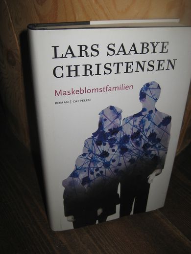 CHRISTENSEN, LARS SAABYE: Maskeblomstfamilien. 2003.