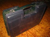 Koffert med noe innhold sluker kan åpnes på begge sider her er det plass for alle dine sluker en godbit for den rette 17 sluker og 2 dubber selges under ett