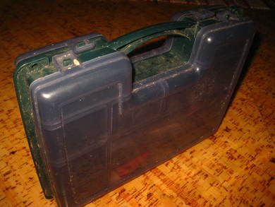 Koffert med noe innhold sluker kan åpnes på begge sider her er det plass for alle dine sluker en godbit for den rette 17 sluker og 2 dubber selges under ett