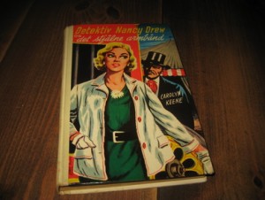 Keene: Detektiv Nancy Drew  og det stjålne armbånd. Bok nr 31, 
