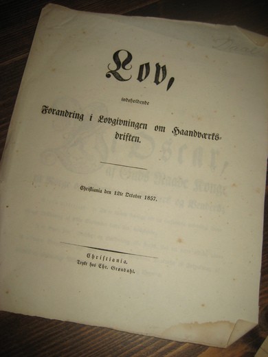 Lov, indeholdende Forandring i Lovgivingen om Haandværksbedriften. 12te october 1857.