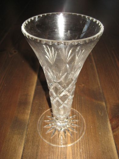 Krystall vase fra 60-70 tallet, ca 22 cm høg.