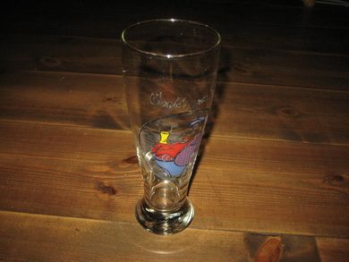 Stort ølglass med tekst: World's greatest drinker