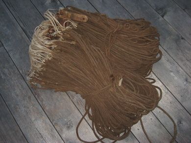 Gammel bunt ( dobbel) med line og krokker tidleg 1900