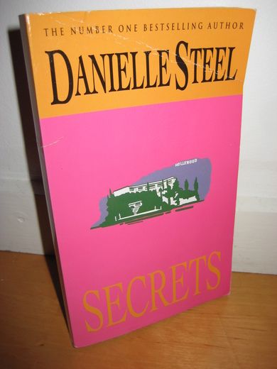 STEELE DANIELLE: SECRETS 1985