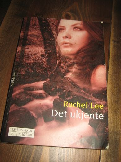 LEE: DET UKJENDTE. 2009.