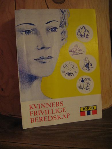KVINNERS FRIVILLIGE BEREDSSKAP. Vervebrosjyre.