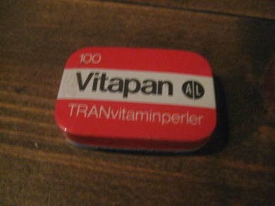 Eske med ubrukt innhold, VITAPAN Tran vitaminperler, fra Apothekernes Laboratorium for Spesialpræparater, 60-70 tallet.