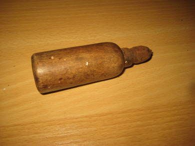 Handtak for innsetting av diverse syler etc i god stand ca 10 cm langt 40 tallet