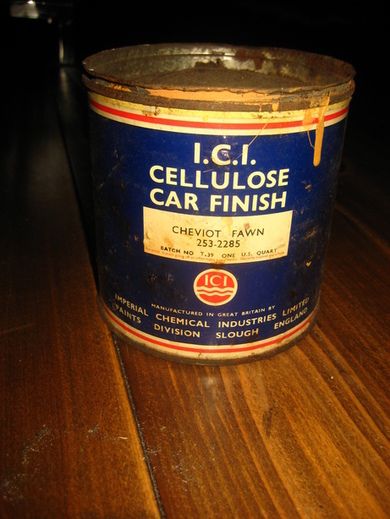 Boks med noe innhold CELLULOSE CAR FINISH CHEVIOT FAWN 60 tallet