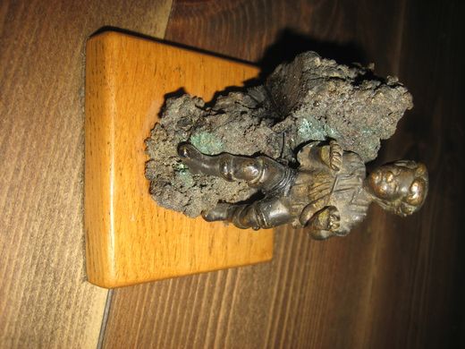 Minnefigur fra brannen i Kils kyrkje 29 2 1917 Ble bygd opp att desember 1932