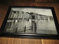 Bilde i glass og ramme fra Trondheim for noen 10 år tilbake i tid Ca 20*15 cm stort