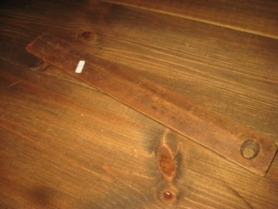 Gammel velbrukt og nostalgisk linjal fra skulestova i gamle dager ca 37 cm lang