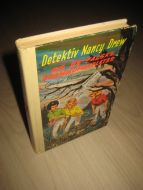 Keene: Detektiv Nancy Drew og de falske grammafonplater 1970