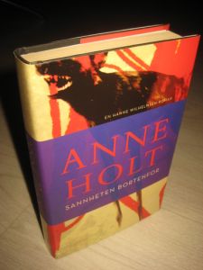 HOLT, ANNE. SANNHETEN BORTENFOR. 2005.