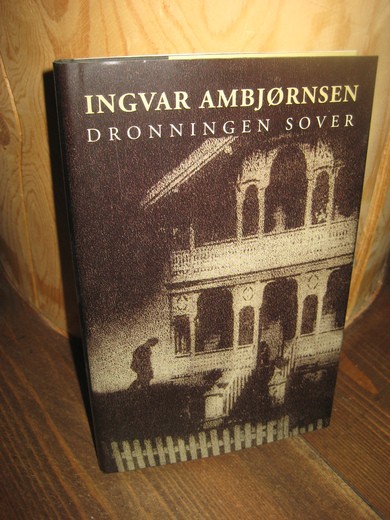 AMBJØRNSEN, INGVAR: DRONNINGEN SOVER. 2000.