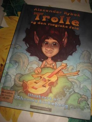 TROLLE OG DEN MAGISKE FELA. 2015.