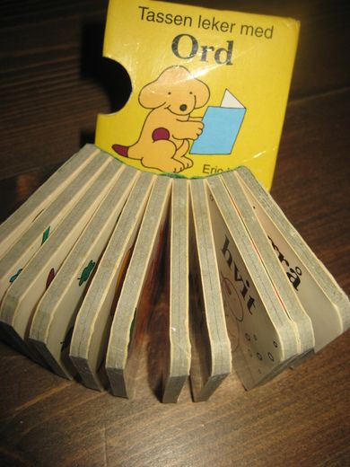 Tassens klossebøker Tassen leker med ord