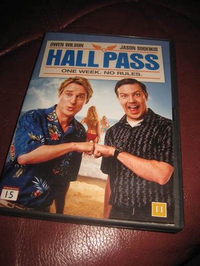 HALL PASS. 15 ÅR