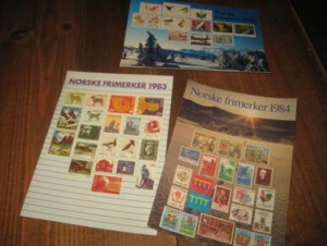 Lot med 3 postkortover norske frimerker, 1980, 1983, 1984.
