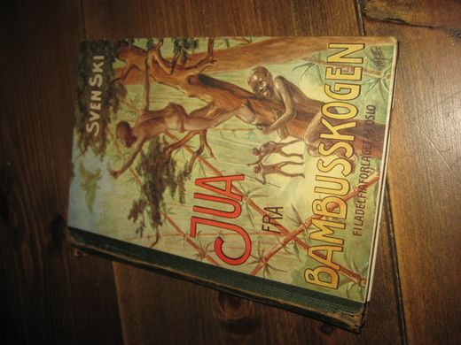 SKI, SVEN: JUA FRA BAMBUSSKOGEN. 1946.