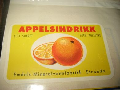 Strøken etikett fra Emdals Mineralvannfabrikk Stranda: APPELSINDRIKK 60- 70 tallet