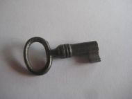 Gammel nøkkel, ca  2.5 cm lang, noe for din samling? Detter nøkkel nr 9