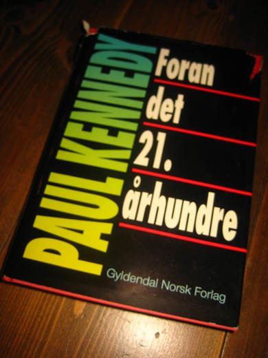 KENEDY PAUL: FORAN DET 21 ÅRHUNDRE 1993