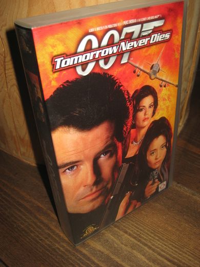 Tomorrow Never Dies 1997 15 år 1 t 55 min