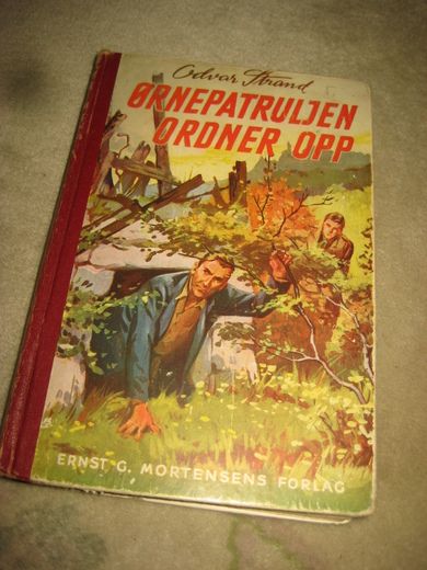 STRAND: ØRNEPATRULJEN ORDNER OPP. 1948.
