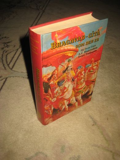 Prabhupada: BHAGAVAD- GITA- SOM DEN ER. 1983.