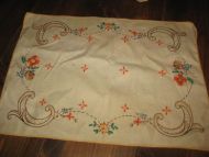 Pen brodert heimelaga duk ca 45*34 cm stor 50 tallet