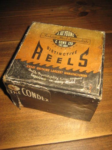 Eske uten innhold, REELS fiskesnelle, fra YOUNG & SON, ENGLAND. 50 tallet.