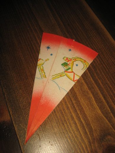 Ubrukt 6 kanta julekurv fra 40 tallet Laga av papp dekorativ Er ferdigbretta må berre presses ut til en kurv Nr 3