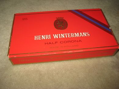 Eske uten innhold, HENRI WINTERMANS HALF CORONA. Ca 19*12 cm stor. 3 cm høg.