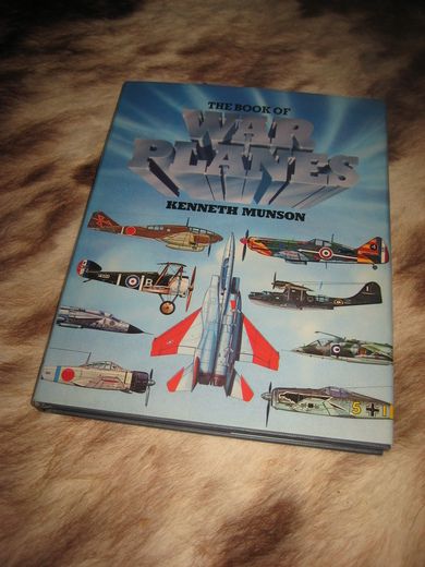 MUNSON: THE BOOK OF WAR PLANES 1981