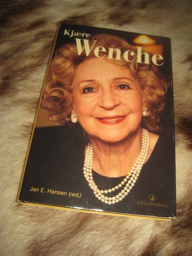 Hansen: Kjære Wenche. 2002.