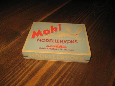 Pen eske uten innhold, MOKI MODELLERVOKS, fra Aasheim & Midtgaard, Bergen, 40 tallet