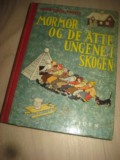 VESTLY: MORMOR OG DE ÅTTE UNGENE I SKOGEN. 1964.