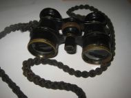 Gammel liten kikkert som virker lett å ta med i sekken på en fjelltur Gammel