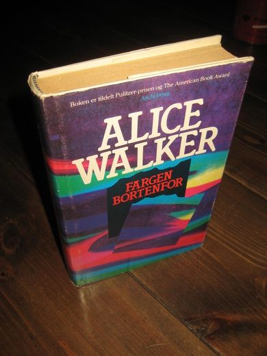 WALKER, ALICE: FARGEN BORTENFOR. 1984. 