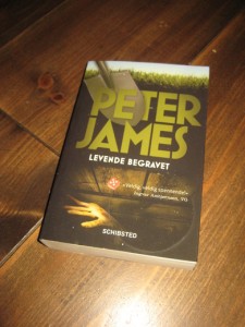 JAMES: LEVENDE BEGRAVET. 2012. 