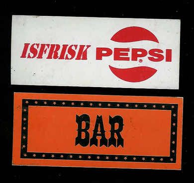 Reklamebrikke for PEPSI med tekst på baksida: BAR