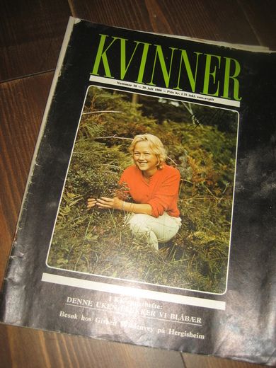 1966 nr 030 KVINNER og klær