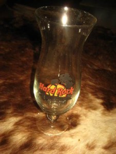 Pent ølglass med tekst: HARD ROCK HURRICANE BALTIMORE. Ca 24 cm høgt. 