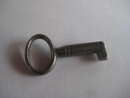 Gammel nøkkel, ca  2.6 cm lang, noe for din samling? Detter nøkkel nr 10